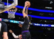 猛龙惊艳全场，复出首战轰40分助攻爆棚，詹姆斯逆转取胜！的简单介绍