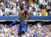 Uzi重返赛场，表现优异首场状态出色，FPX观众沸腾！气势如虹延续