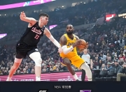 锐不可当引发热议！，詹姆斯在热火比赛中锐不可当再创辉煌时刻的简单介绍